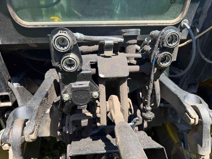 2011-john-deere-5101e-image-17