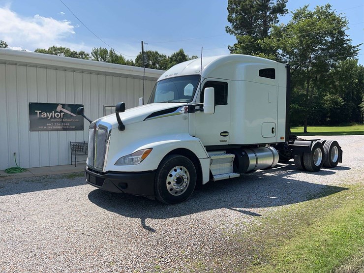 2022-kenworth-t680-image-1