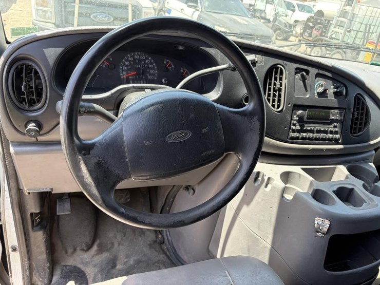2001-ford-e350-image-16