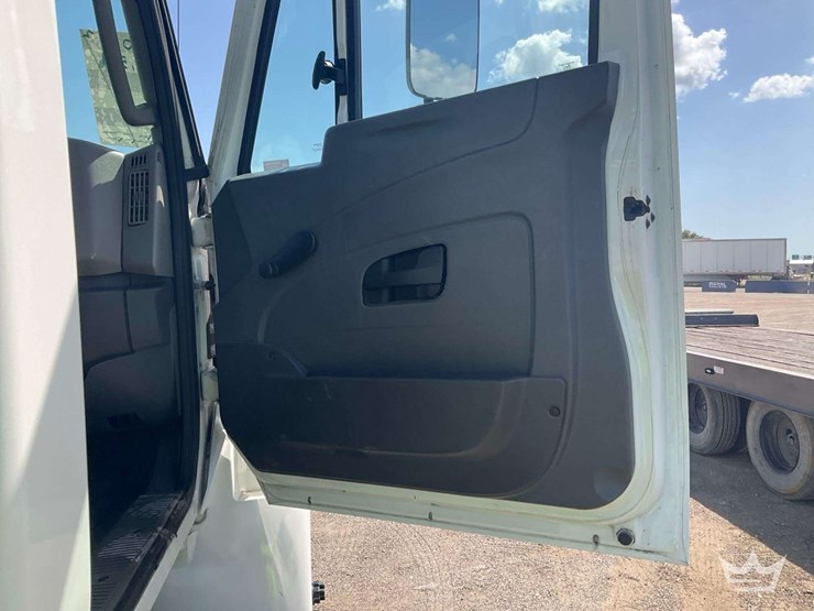2019-international-durastar-4300-image-27