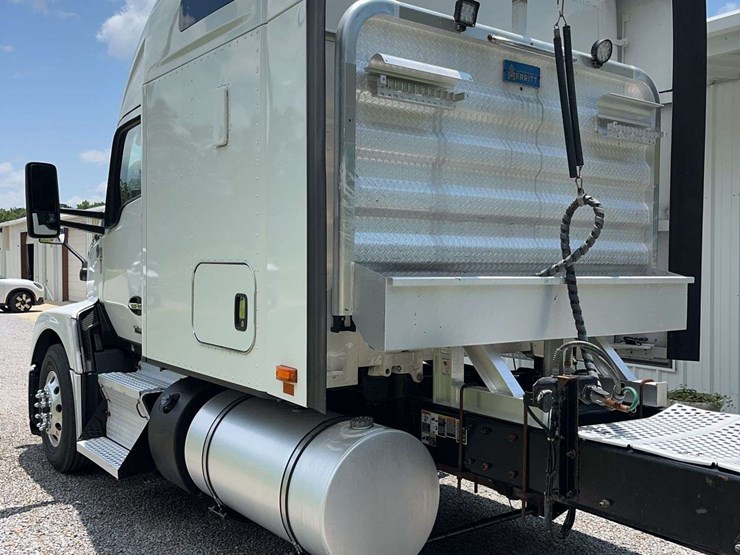 2022-kenworth-t680-image-13