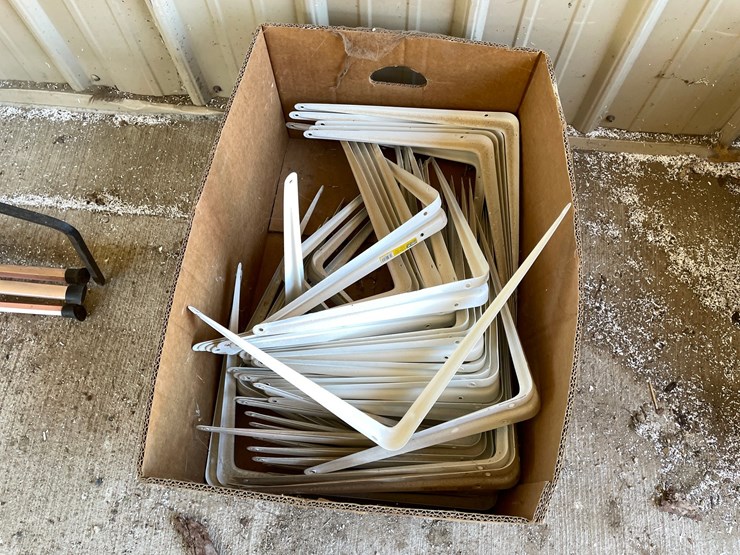 #7181-•-box-of-storage-shop-shelving-brackets-image-4