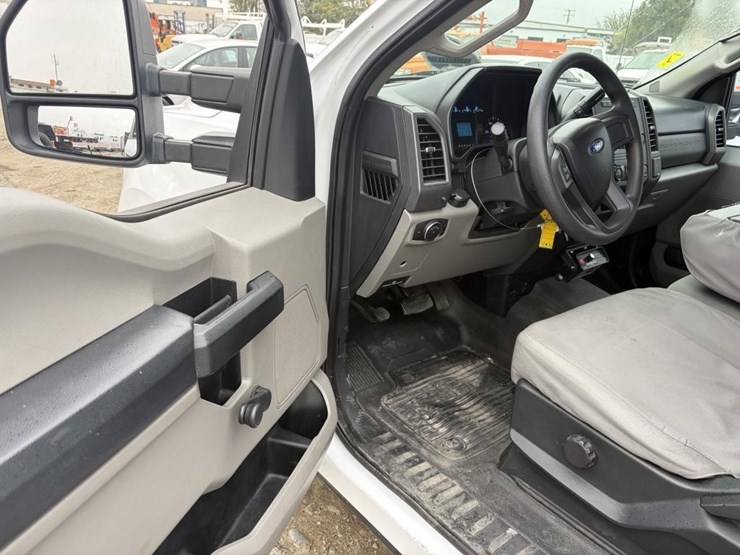 2017-ford-f350-image-13
