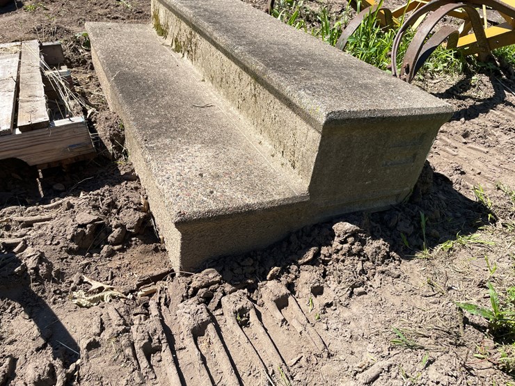 #7137-•-t-posts,-concrete-steps,-and-more-image-11