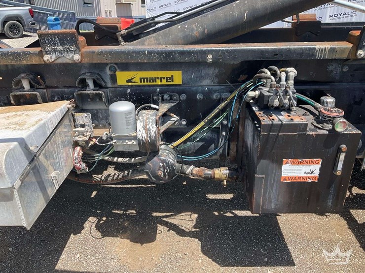 2015-peterbilt-320-image-27