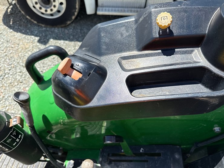 2018-john-deere-5065e-image-52