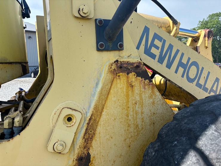 new-holland-lw170-image-30