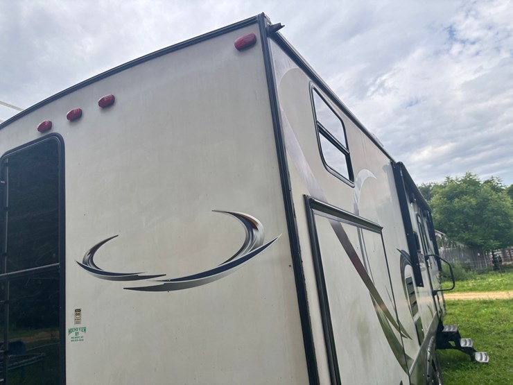 #2231-•-2014-crusader-335-5th-wheel-camper-image-24