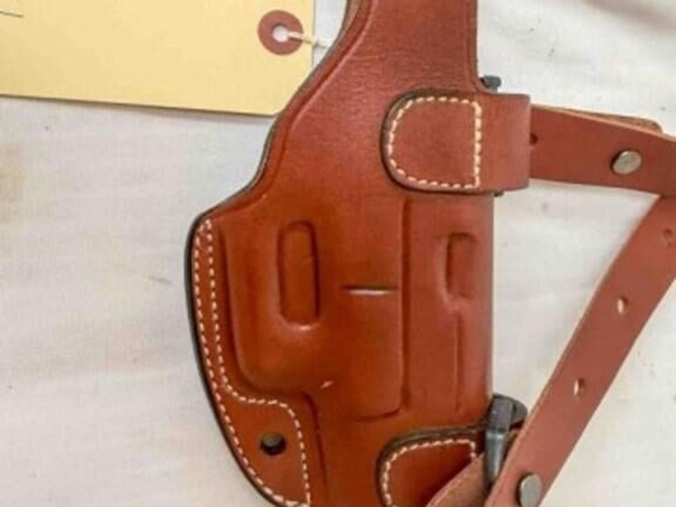 leather-shoulder-holster-image-3