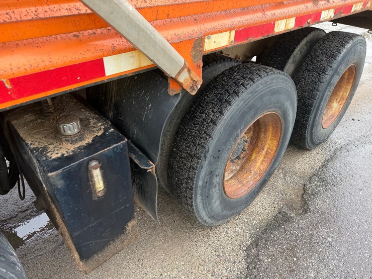 #1471-•-2003-mack-713v-granite-tri-axle-dump-truck-image-31