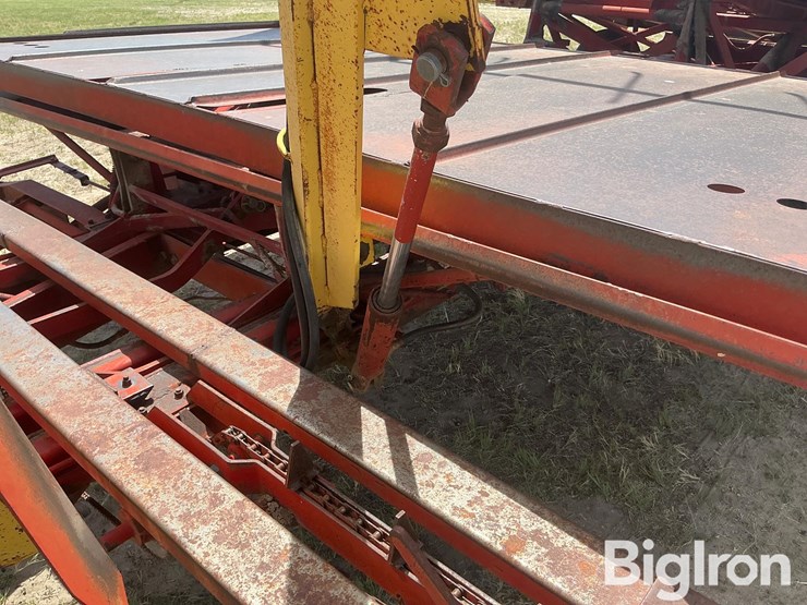new-holland-1033-image-18