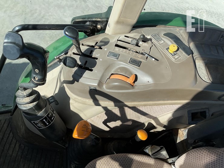 2014-john-deere-5100e-image-11