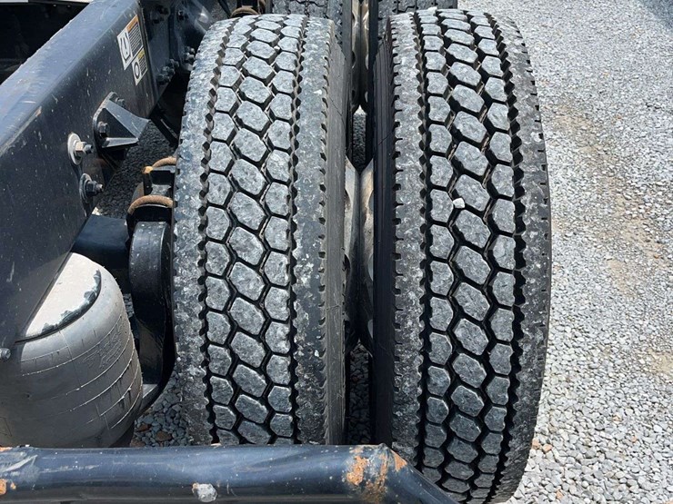 2022-kenworth-t680-image-8