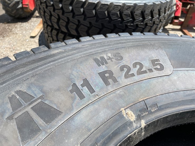 #6513-•-set-of-(4)-semi-tires-image-6