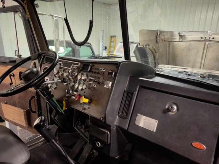 peterbilt-379-image-14