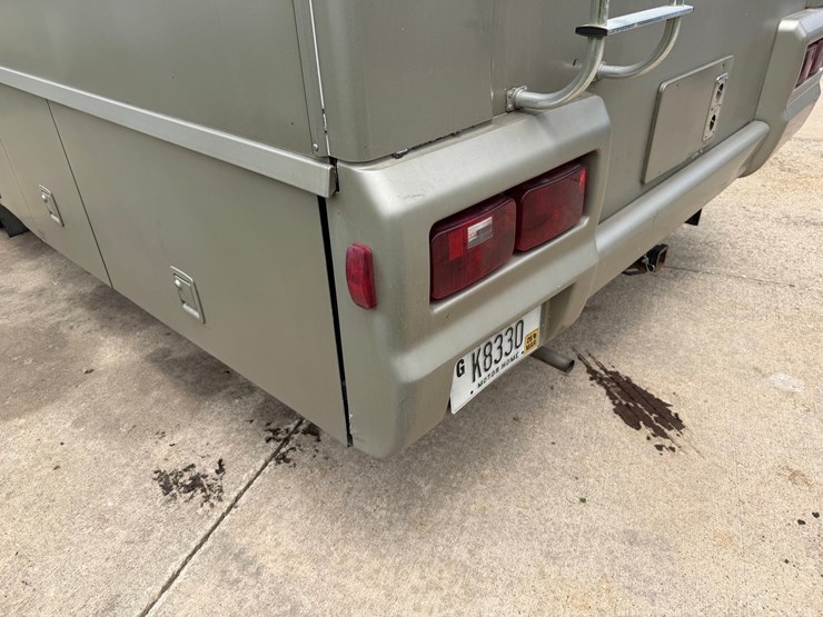 #1490-•-2001-winnebago-adventurer-image-20