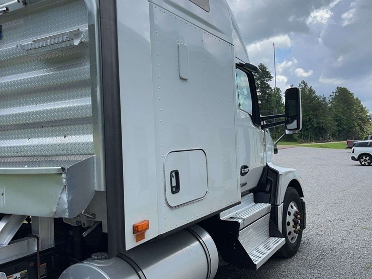 2022-kenworth-t680-image-11