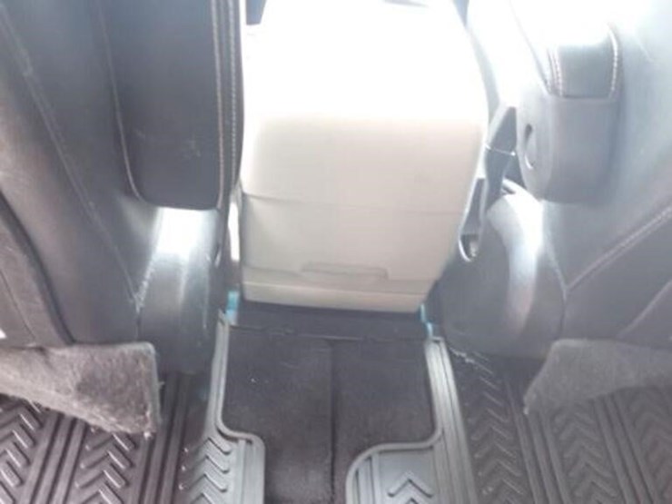 2016-chrysler-town-&-country-image-28