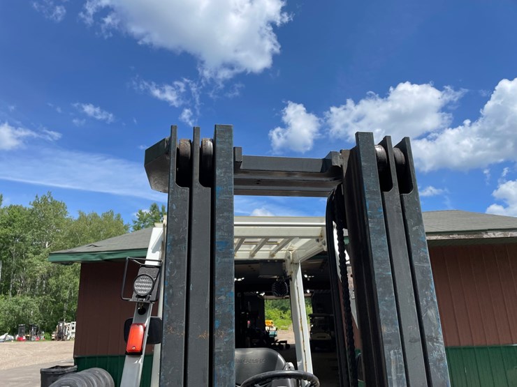 #6066-•-2016-4000lb-unicarriers-lp-forklift-image-13