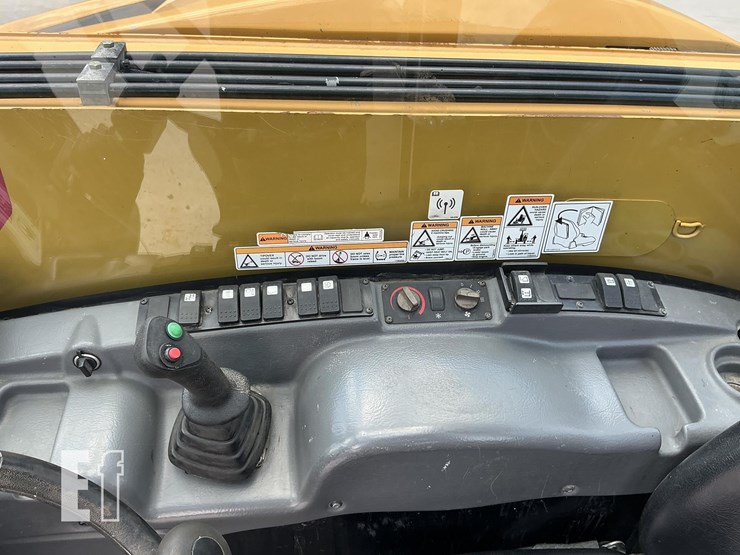 2016-caterpillar-th255c-image-12
