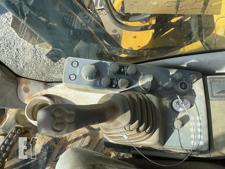 2013-deere-350g-lc-image-14