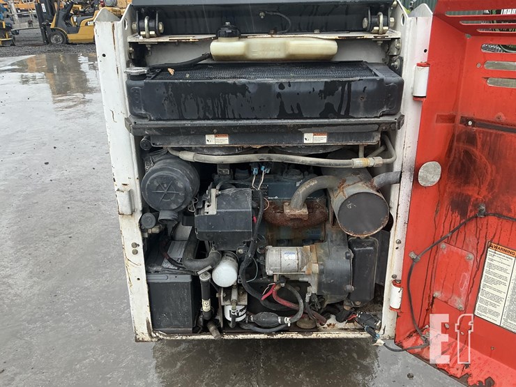 2012-bobcat-s70-image-15