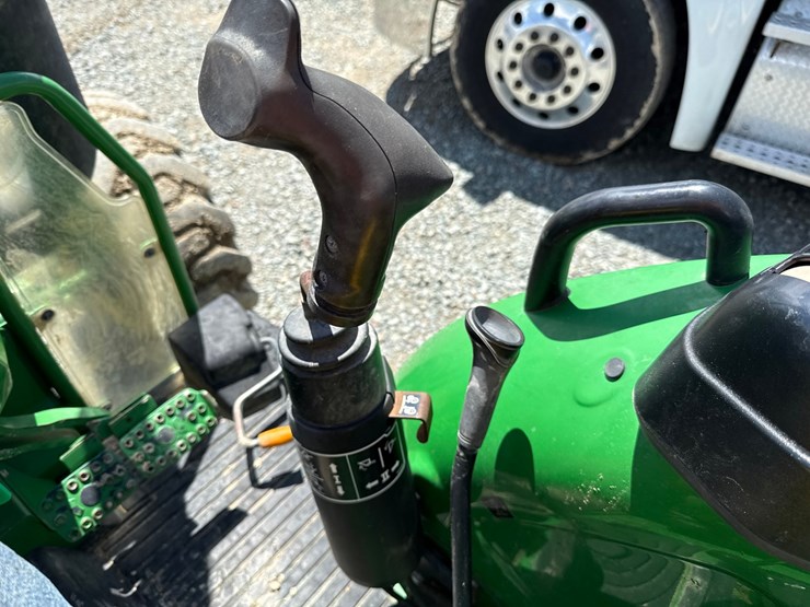 2018-john-deere-5065e-image-51