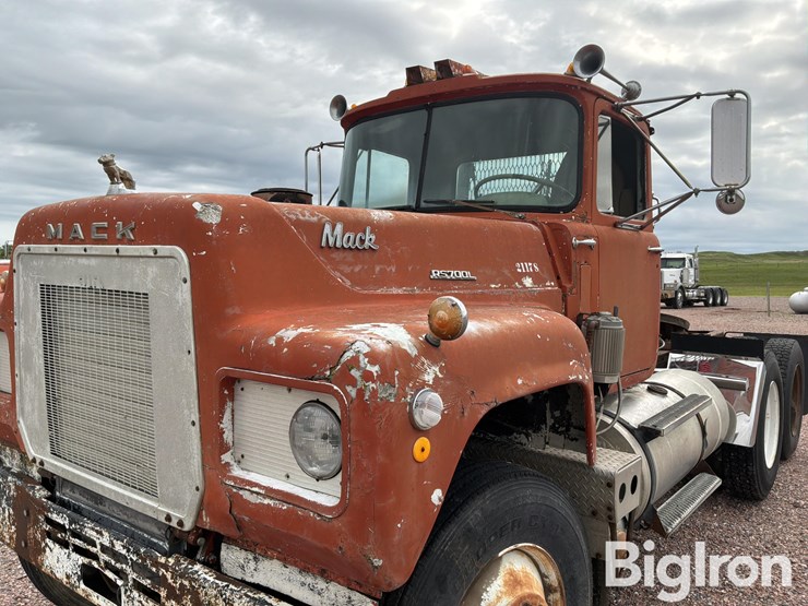 1970-mack-rs700l-image-16