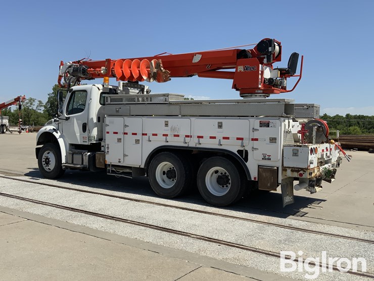2012-freightliner-m2-106-image-7