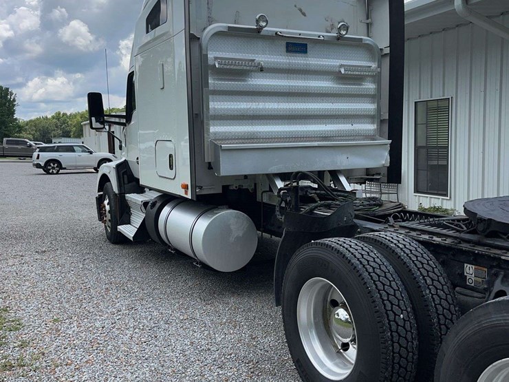 2022-kenworth-t680-image-14