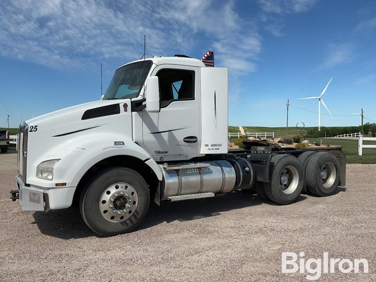 2018-kenworth-t880-image-1