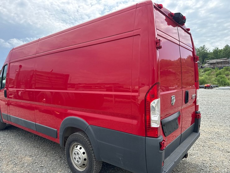 2015-dodge-ram-van-image-14