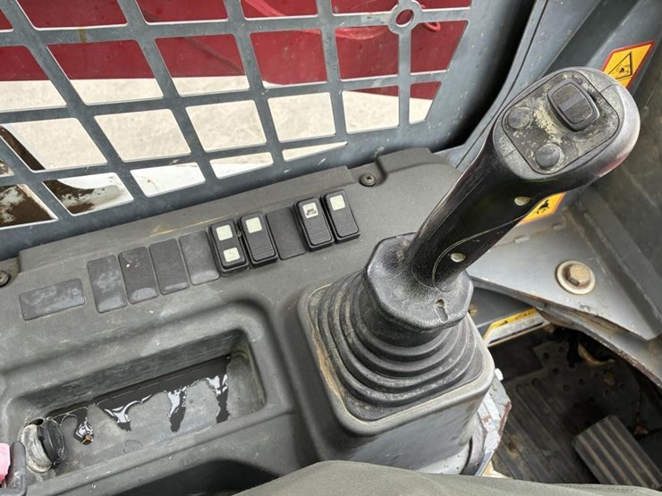 2019-takeuchi-tl12-image-16