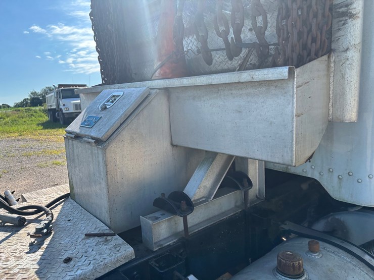 1988-peterbilt-377-image-30