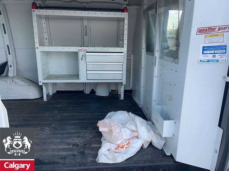 2014-gmc-savana-cargo-van-image-19