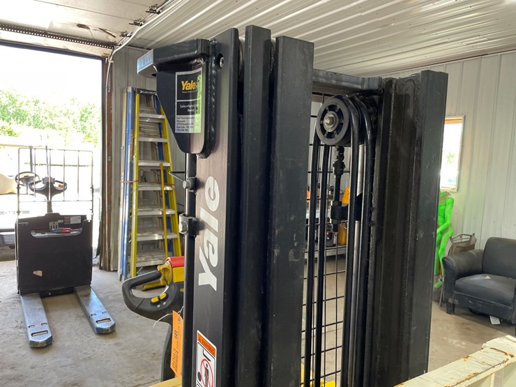 #6063-•-yale-electric-pallet-stacker-image-11