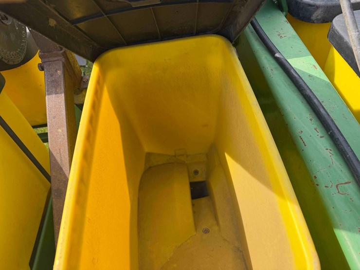 john-deere-7300-image-12
