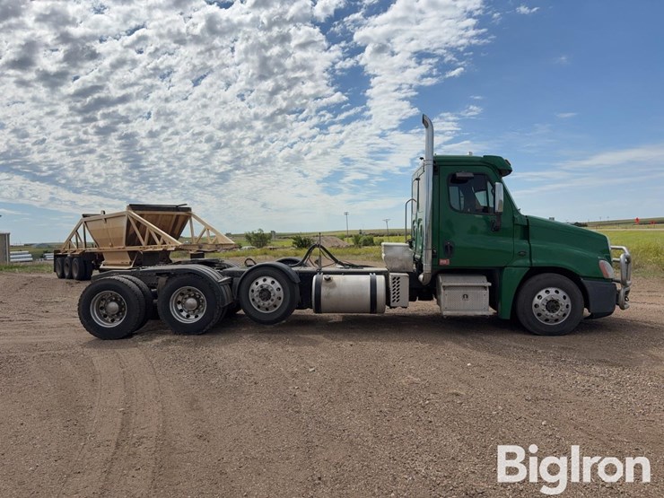 2015-freightliner-cascadia-125-image-4