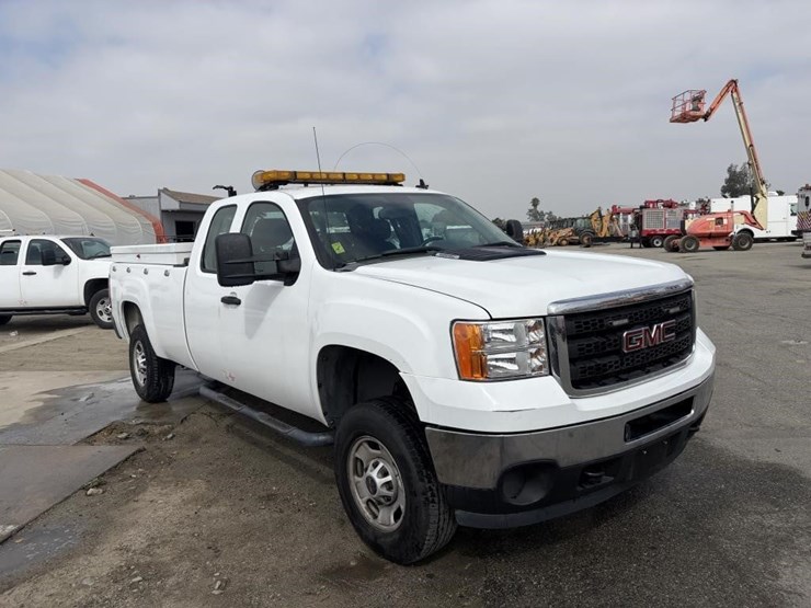 2012-gmc-sierra-2500-image-2