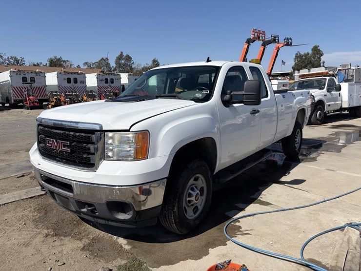 2012-gmc-sierra-2500-image-1