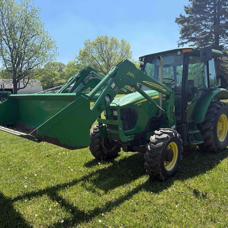 2011 JOHN DEERE 5101E