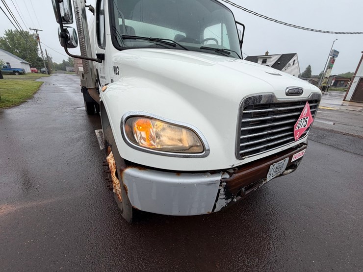 #1797-•-1996-freightliner-m2-lp-truck-image-16