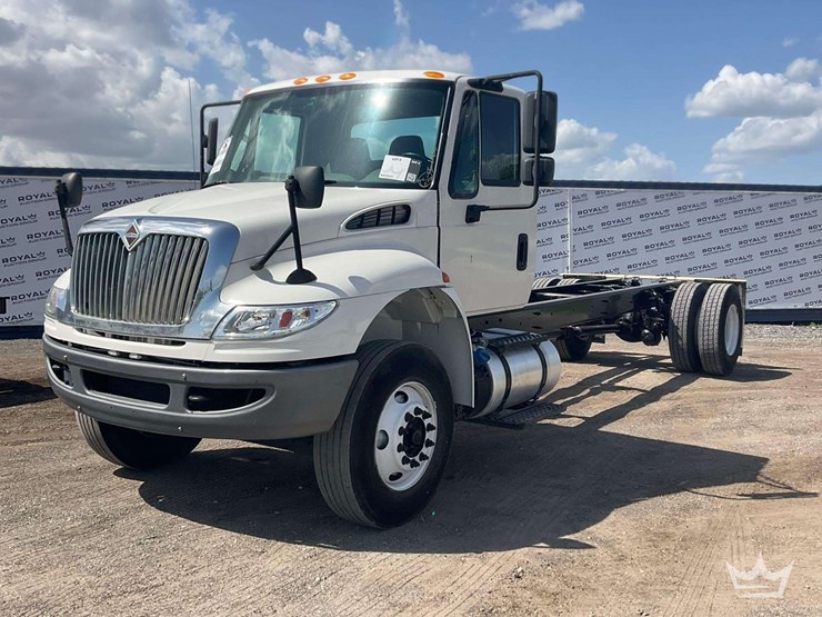 2019-international-durastar-4300-image-1