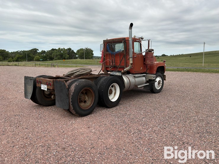 1970-mack-rs700l-image-5
