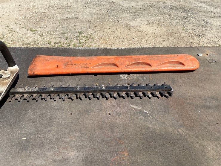 #7187-•-stihl-hs-46-c-hedge-trimmer-image-9