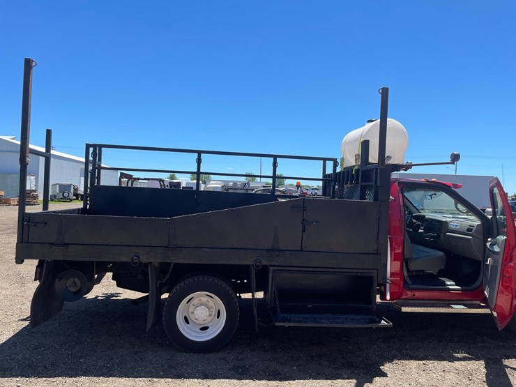 2001-ford-f550-image-52