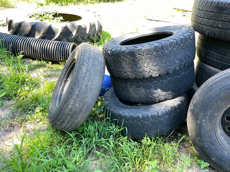 #7122-•-lot-of-used-tires-image-4