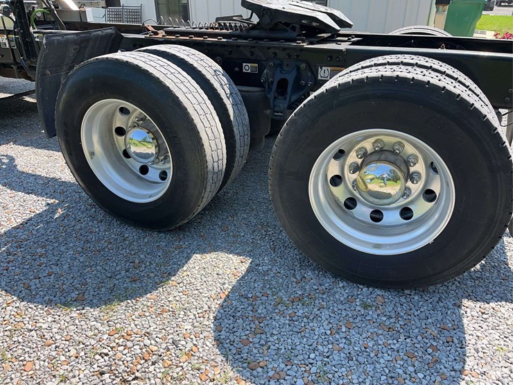2022-kenworth-t680-image-11
