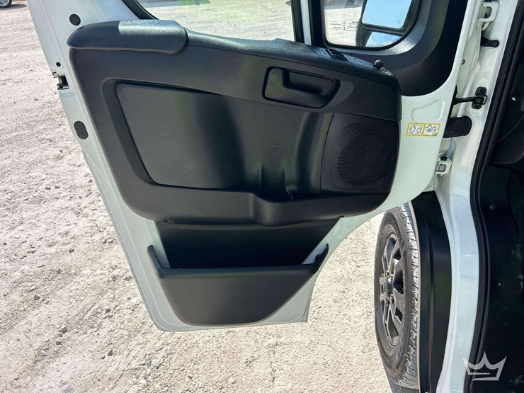 2023-ram-promaster-3500-image-14