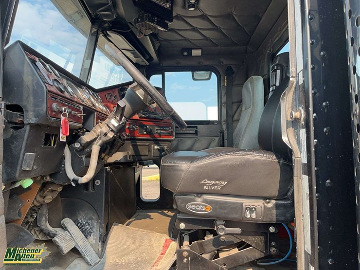 2008-freightliner-fld120-image-13